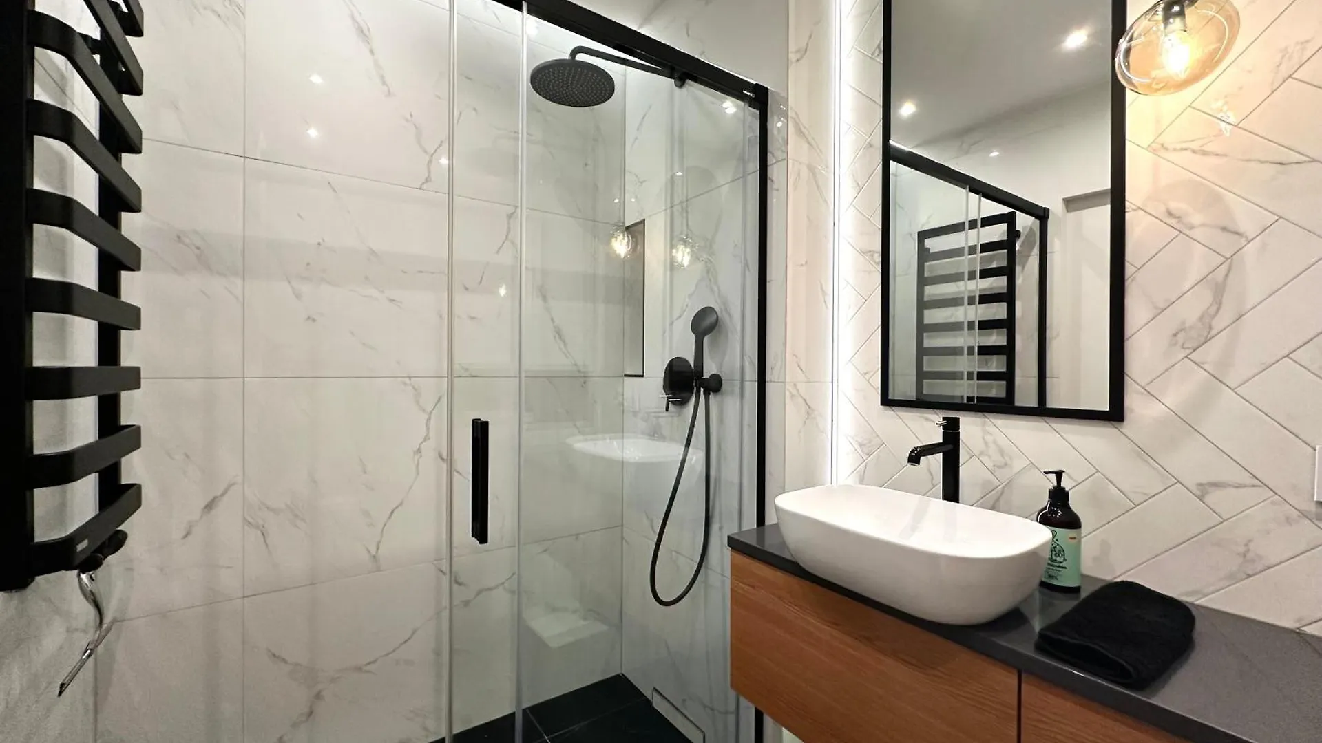 Mieszczanska 25 Apartment - Self Check-In 20H - Parking & Lift Вроцлав